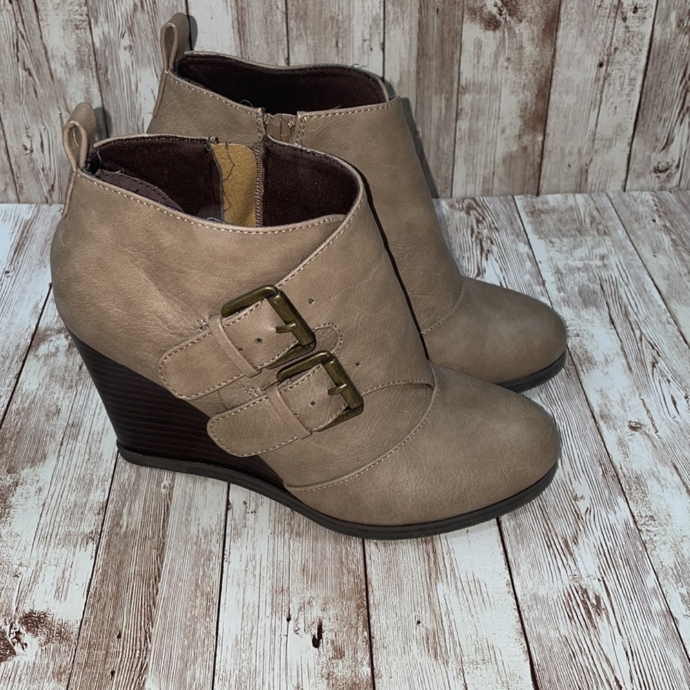 Restricted Wedge Booties - Picture 3 of 4